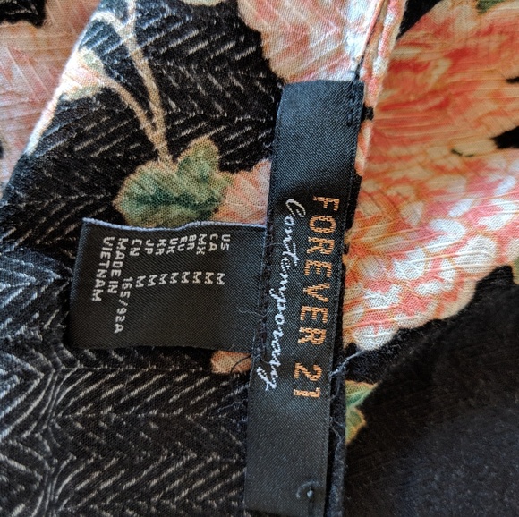 Forever 21 Floral Robe - Picture 3 of 4